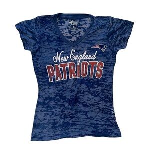 New England Patriots Short Sleeve V Neck T-shirt NFL Size Small